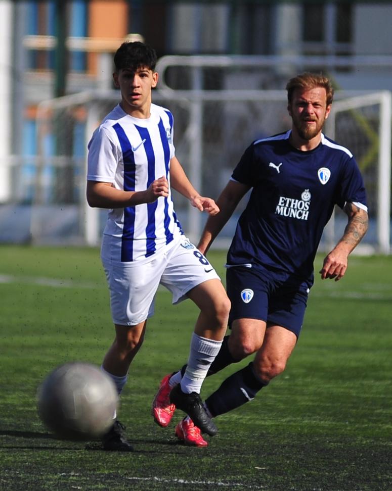 BEYLİKDÜZÜSPOR, KOLTUĞU BIRAKMADI: 4-0