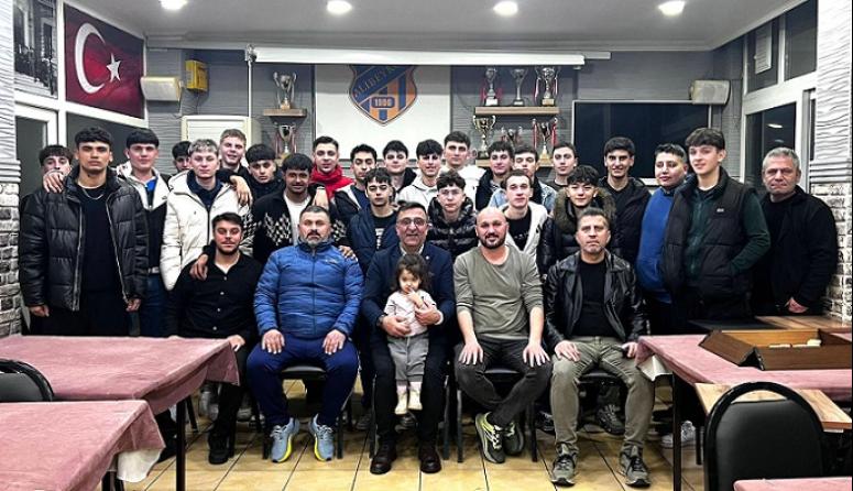 ÖZALİBEYKÖYSPOR’DAN GENÇLERE İFTAR